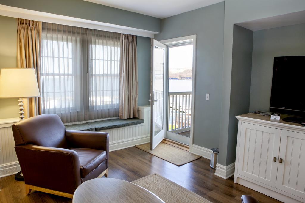 Watkins Glen Harbor Hotel Exterior foto